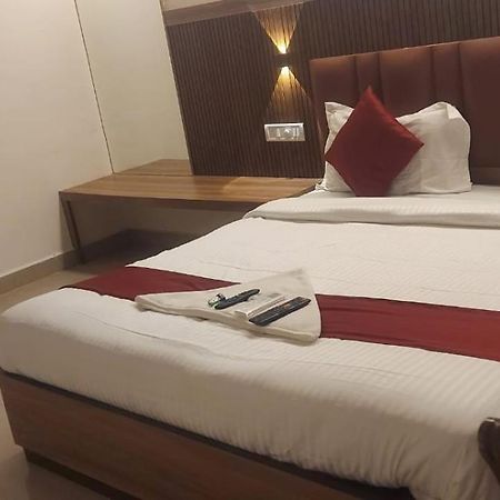 Capital O 69831 Hotel Mount Heera チェンナイ エクステリア 写真