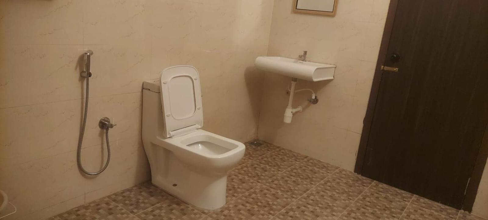 Capital O 69831 Hotel Mount Heera チェンナイ エクステリア 写真
