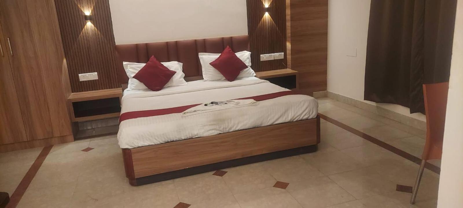 Capital O 69831 Hotel Mount Heera チェンナイ エクステリア 写真