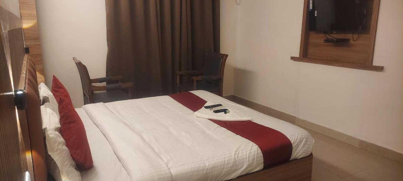Capital O 69831 Hotel Mount Heera チェンナイ エクステリア 写真