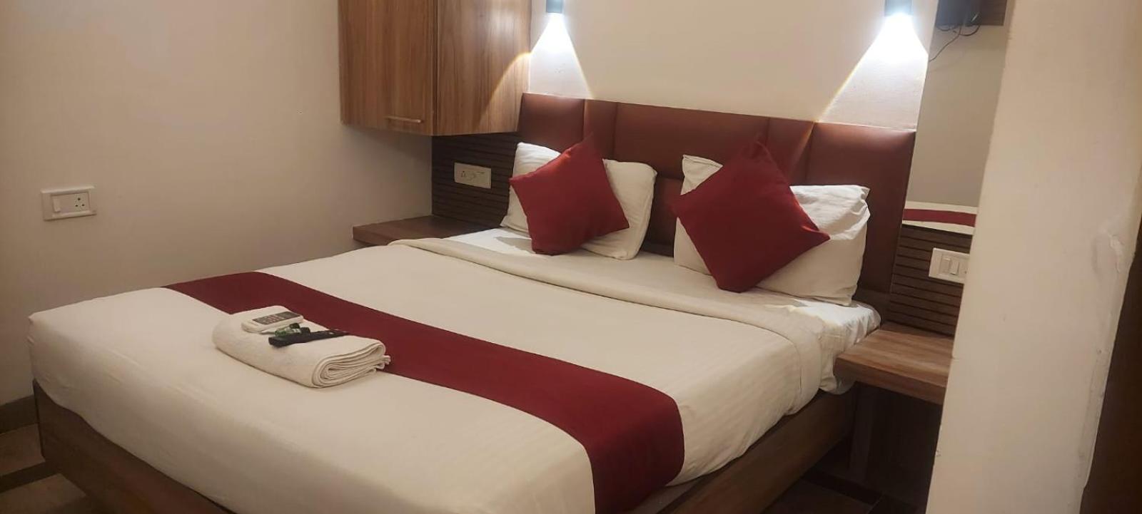 Capital O 69831 Hotel Mount Heera チェンナイ エクステリア 写真