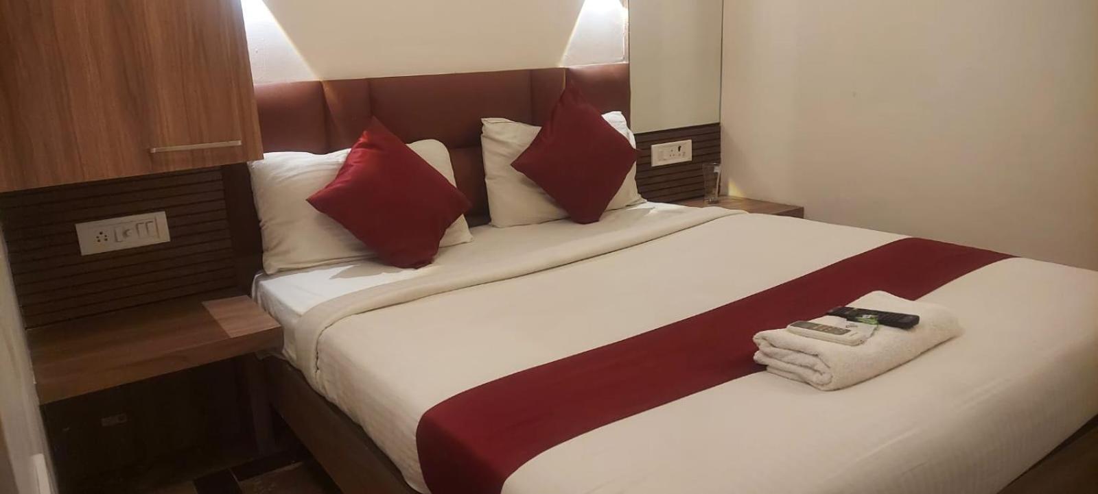 Capital O 69831 Hotel Mount Heera チェンナイ エクステリア 写真