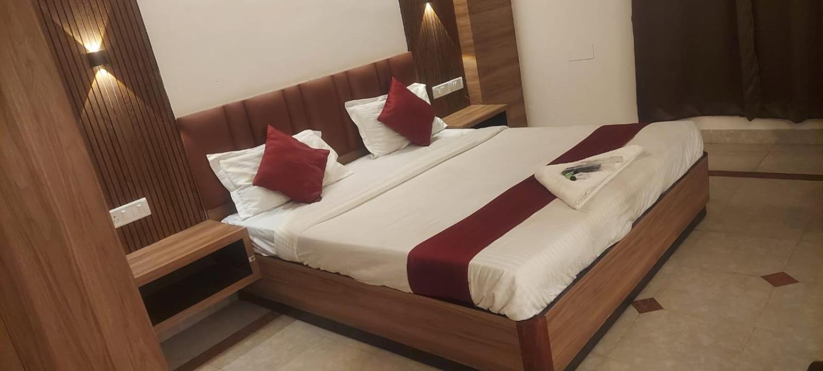 Capital O 69831 Hotel Mount Heera チェンナイ エクステリア 写真